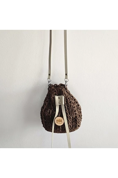 Raffia zsák-táska, gesztenyebarna