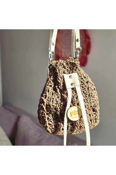 Raffia zsák-táska, gesztenyebarna