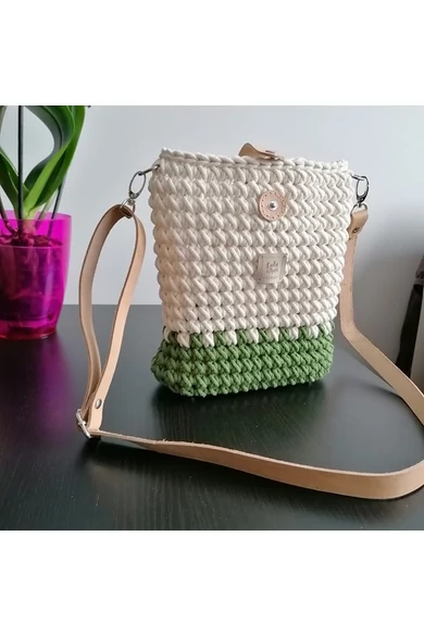 horgolt crossbody táska valódi bőr kiegészítőkkel