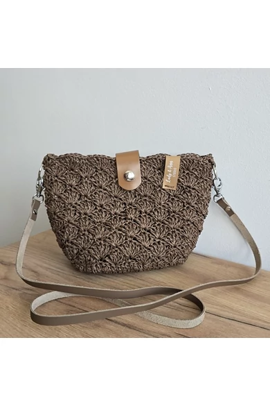 Raffia klasszikus, kagyló mintával, gesztenyebarna